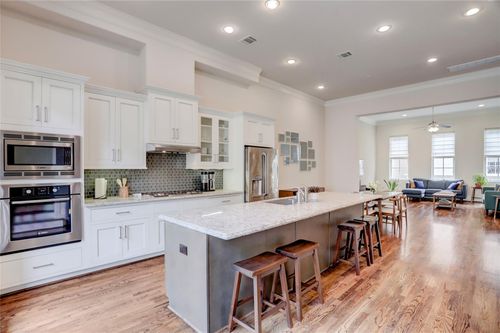 1348 W 25th St, Houston, TX, 77008-1618 | Card Image