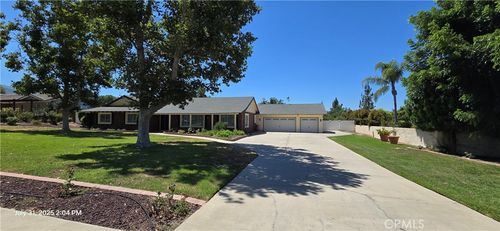 3024 Sonrisa Dr, Corona, CA, 92881-3918 | Card Image