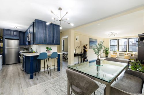 9i-241 E 76th St, New York, NY, 10021-2167 | Card Image