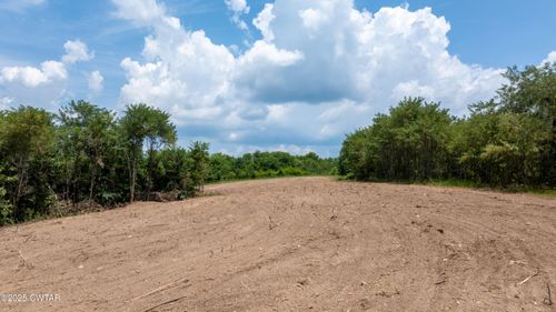 555 New Era Bluff Rd, Linden, TN, 37096-4716 | Card Image