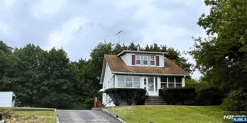 35 Oldham Rd, Wayne, NJ, 07470-2202 | Card Image