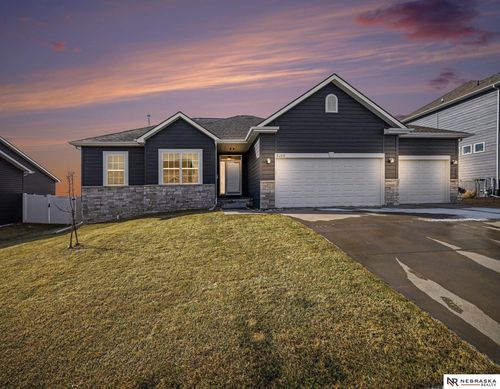 5213 Lynnwood Dr, Papillion, NE, 68133-2940 | Card Image