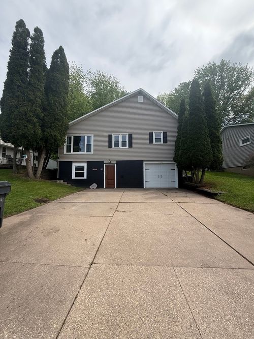 1125 Briarcliff Ln, Clinton, IA, 52732-6270 | Card Image