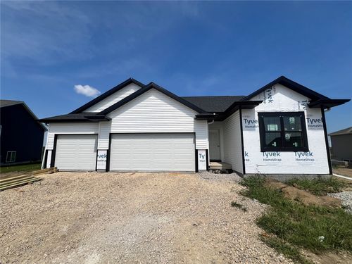 6902 Artesa Bell Drive Sw, Cedar Rapids, IA, 52404 | Card Image