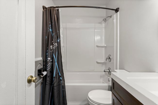 Bathroom | Image 8