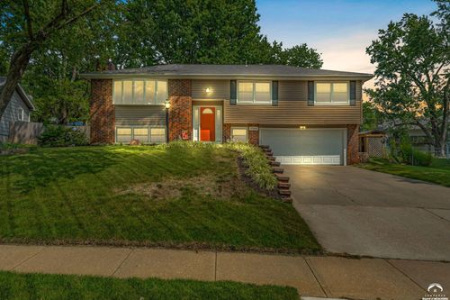 2904 Rimrock Dr, Lawrence, KS, 66047-2713 | Card Image