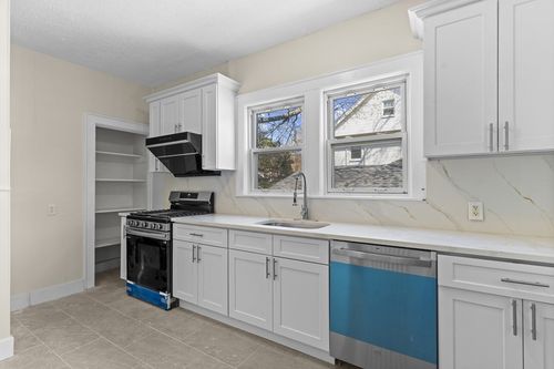 113 Elm Ave, Quincy, MA, 02170-2913 | Card Image