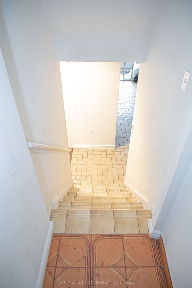 7 Futura Dr, House attached with 6 bedrooms, 2 bathrooms and 4 parking in North York ON | Image 23