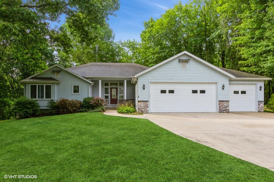 Lakewood Pointe Dr, Coloma, MI 49038