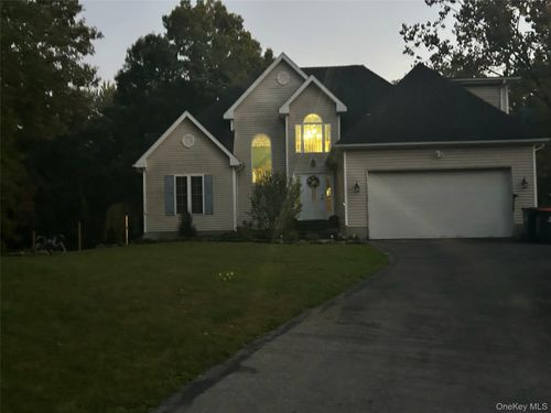 181 David Dr, Poughkeepsie, NY, 12601-6560 | Card Image