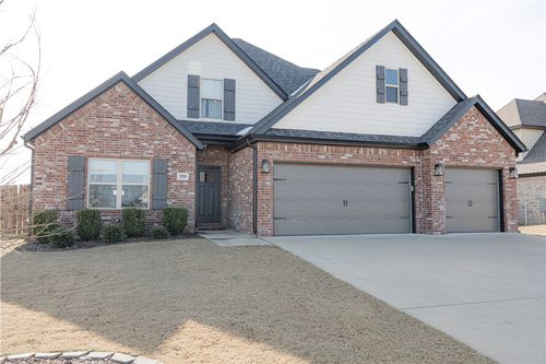 329 Ceola Ave, Tontitown, AR, 72762-4168 | Card Image