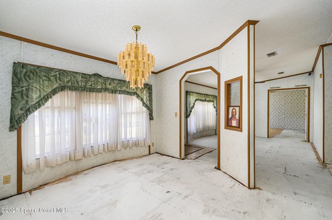 DINING ROOM | Image 9