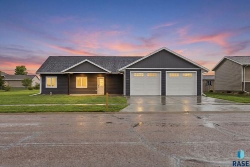 636 Apple Creek Rd, Parker, SD, 57053-5684 | Card Image