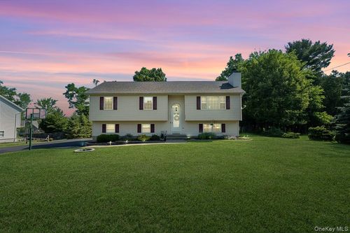 152 Highland Ave, Monroe, NY, 10950-1117 | Card Image