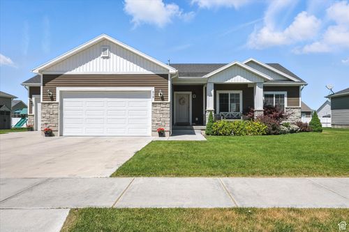 516 S 770 E, Hyrum, UT, 84319-1778 | Card Image