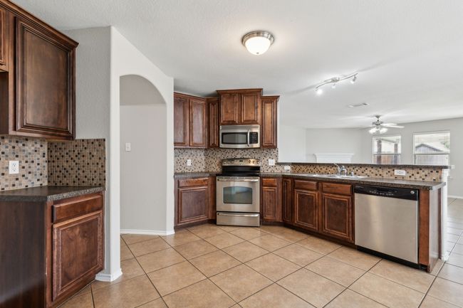 4006 Autumnwood Ln, House other with 3 bedrooms, 2 bathrooms and null parking in Heartland TX | Image 12