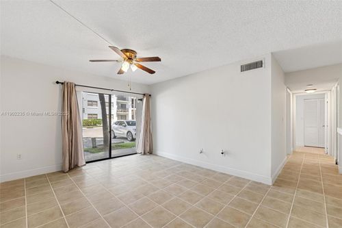 apt-105-7200 Nw 179th St, Hialeah, FL, 33015-5470 | Card Image