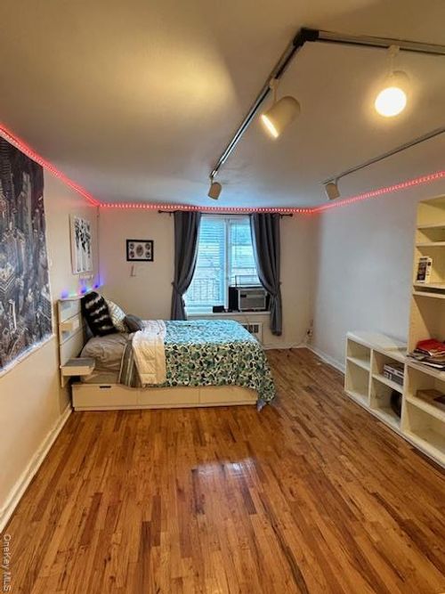 apt-4e-7510 Yellowstone Blvd, Rego Park, NY, 11374-5307 | Card Image