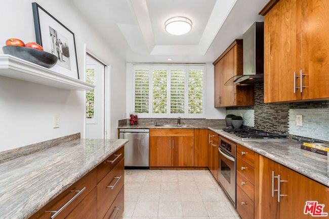 204 - 1830 Westholme Ave, Condo with 2 bedrooms, 3 bathrooms and 2 parking in LOS ANGELES CA | Image 9