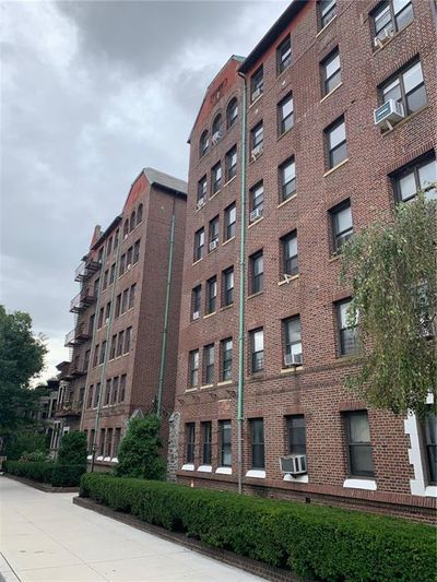 42 - 402 Bay Ridge Parkway, Home with 2 bedrooms, 1 bathrooms and null parking in Brooklyn NY | Image 2