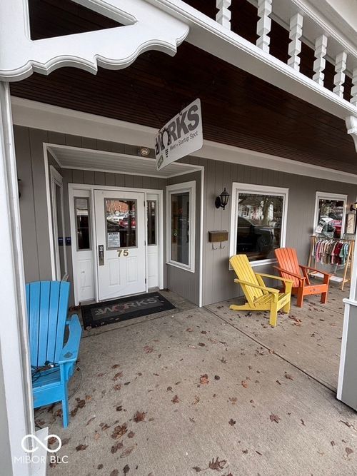 75 E Pine St, Zionsville, IN, 46077-1529 | Card Image