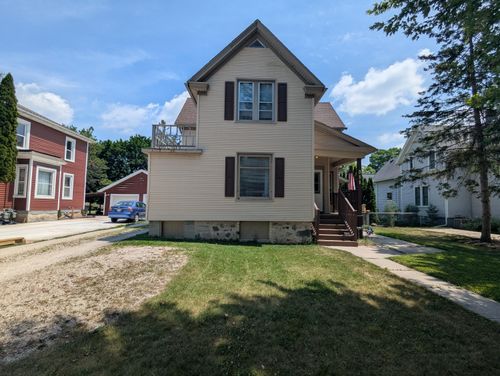 511 N Milwaukee St, Plymouth, WI, 53073-1131 | Card Image