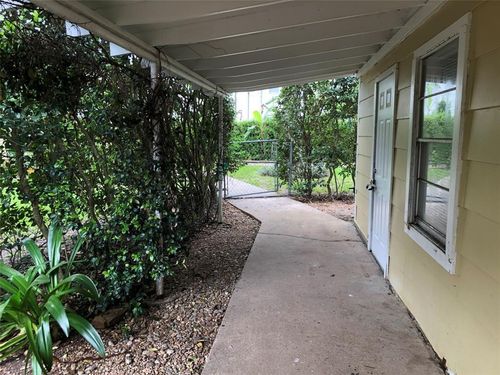 208 1/2 Avenue A, El Campo, TX, 77437-4218 | Card Image