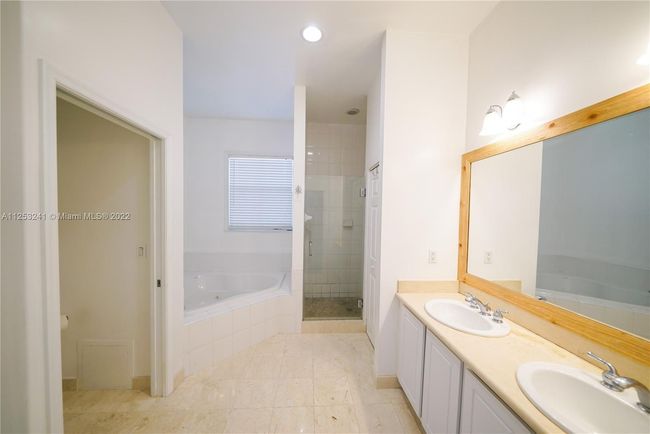 UNIT-35 - 545 Sw 18 Th Ave, Townhouse with 3 bedrooms, 3 bathrooms and null parking in Fort Lauderdale FL | Image 27