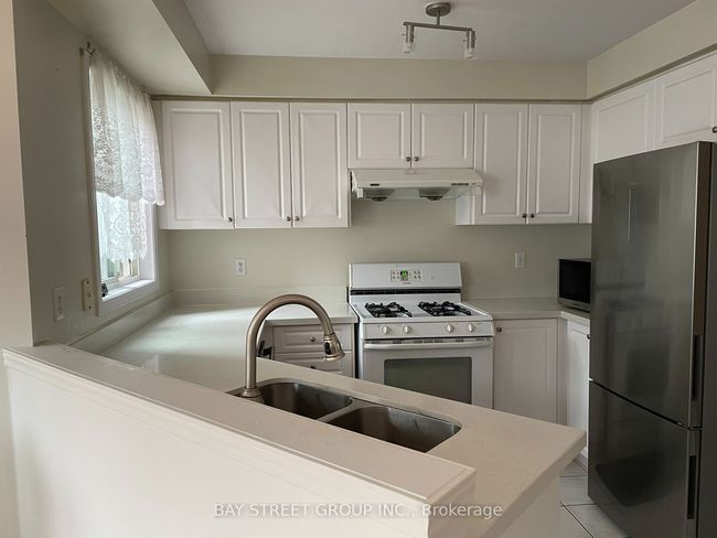 132 Nahanni Dr, House attached with 3 bedrooms, 4 bathrooms and 2 parking in Richmond Hill ON | Image 4