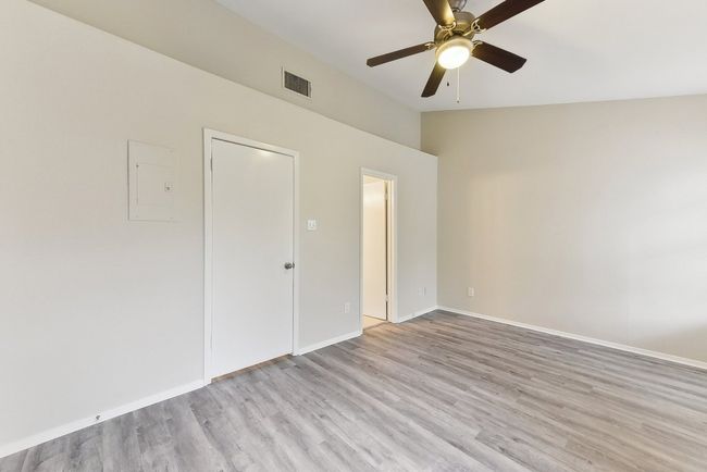 Upstairs with ceiling fan | Image 15