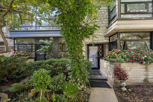 524 W Barry Ave, Chicago, IL, 60657-5417 | Card Image