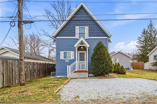 4890 Francis Dr, Geneva, OH, 44041-9403 | Card Image