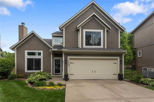 16221 W 158th St, Olathe, KS, 66062-3740 | Card Image