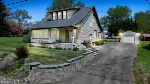 2939 N Old Bethlehem Pike, Quakertown, PA, 18951-6807 | Card Image