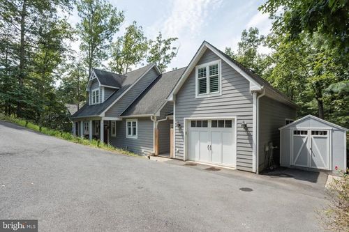 1079 Lakeview Dr, CROSS JUNCTION, VA, 22625-2514 | Card Image