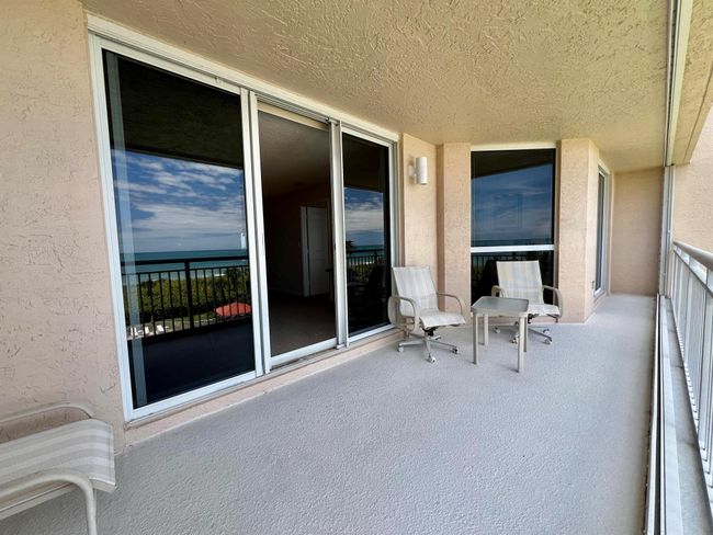 APT-404 - 3880 N Highway A1a, Condo with 2 bedrooms, 2 bathrooms and null parking in Hutchinson Island FL | Image 9