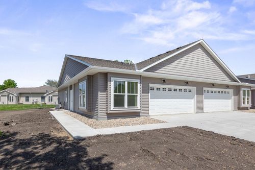 1061 Golf Course Rd Nw, Hutchinson, MN, 55350 | Card Image