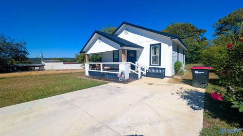 106 Maitre St, Gadsden, AL, 35904-4015 | Card Image