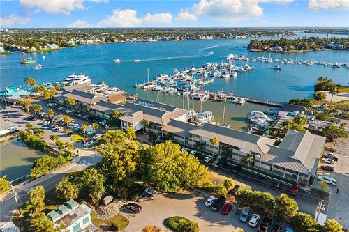 110-900 Broad Ave S, NAPLES, FL, 34102-7319 | Card Image