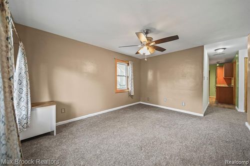 7713 Jackson St, Taylor, MI, 48180-2635 | Card Image