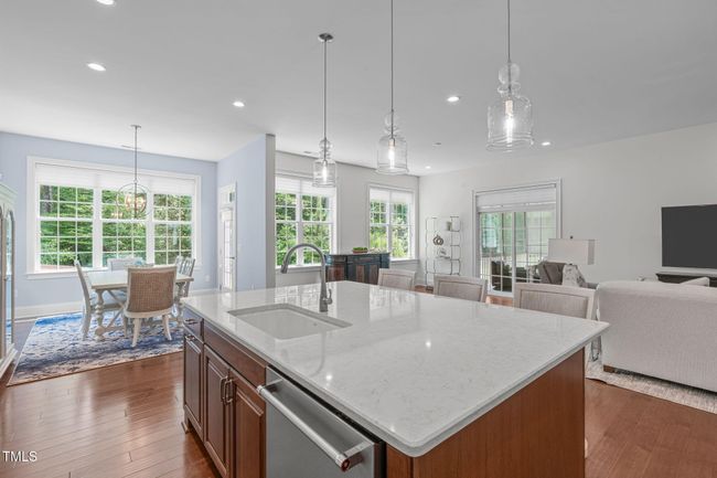 Generous Sized Quartz Countertop | Image 17