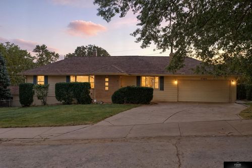 7765 Main St, Ralston, NE, 68127-3818 | Card Image