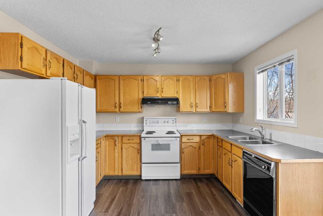 16 Hidden Valley Link Nw, Home with 3 bedrooms, 2 bathrooms and 2 parking in Calgary AB | Image 16