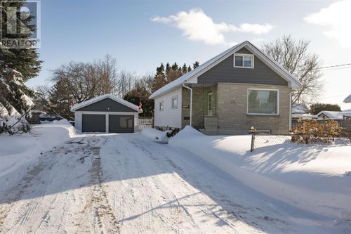 1114 Forest St, Thunder Bay, ON, P7C2W8 | Card Image