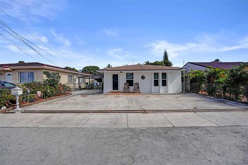 901 Nw 34th Ave, Miami, FL, 33125-3947 | Card Image