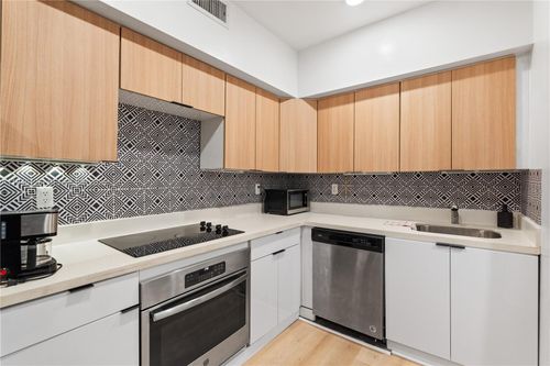 102-810 7th St, Miami Beach, FL, 33139-8581 | Card Image