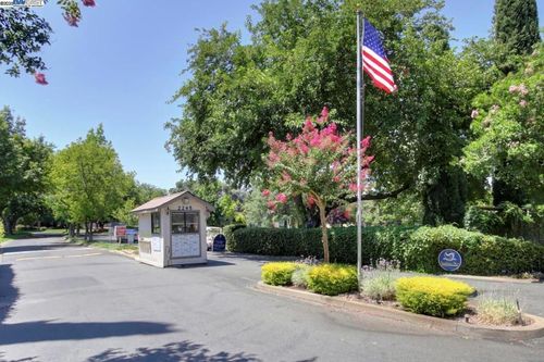 3036 Swallows Nest Dr, Sacramento, CA, 95833-9718 | Card Image