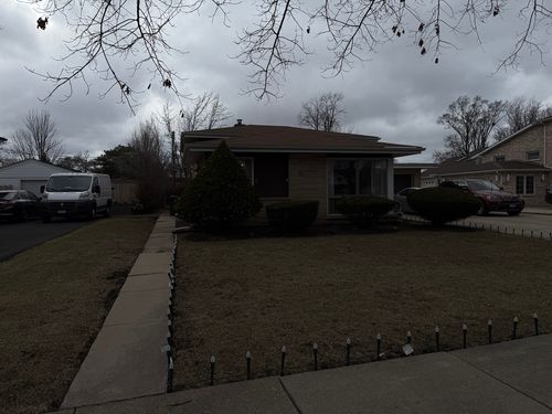 226 Fernwood Ln, Glenview, IL, 60025-4811 | Card Image