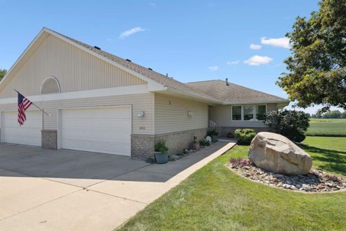 4416 Reflection Ln, Waterloo, IA, 50701-9354 | Card Image