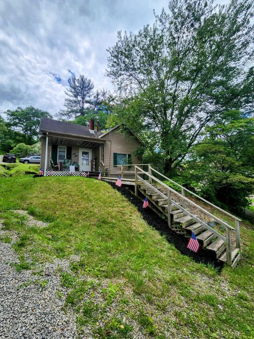750 S 9th St, Cambridge, OH, 43725-2800 | Card Image